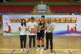 三节86分19篮板5盖帽，广东12岁天才少年火爆全网，获朱芳雨关注图片