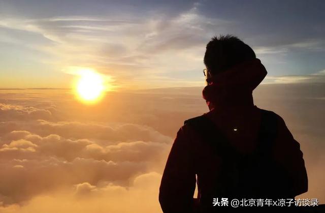 我，职业电竞选手，发现队友人手一个纸尿裤