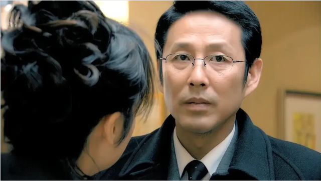 就赶紧去看了这部2004年的老剧《中国式离婚》,该剧是由陈道明,蒋雯丽