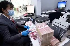 16年男子上午存入银行600万，吃个午饭只剩690元，银行：正常扣款图片