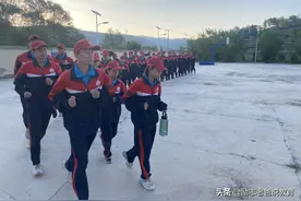 李锋青少年教育夏令营第六天：体验贫困山村生活 入住农家小院图片