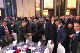 “香会”上，中美防长见面，奥斯汀主动示好，我防长只回应11个字图片