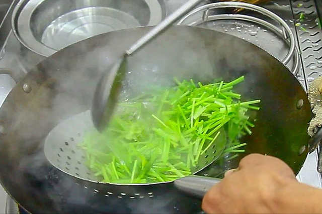 疫情反复，建议大家：少囤米面，多囤4类“半成品”，营养耐保存