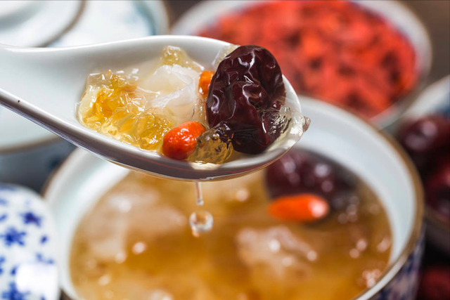 女人吃花胶最能补充胶原蛋白吗 2026年女人吃花胶最能补充胶原蛋白吗为