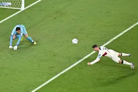 世界杯战报丨黄喜灿补时绝杀！韩国队2-1逆转葡萄牙，奇迹晋级16强图片