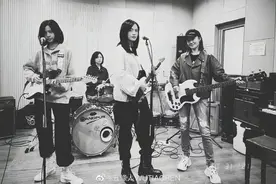 姚晨也来组乐队了？她分得清摇滚与朋克吗？图片