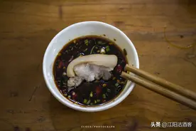 泸州若是遇到土猪蹄，再搭配风干萝卜条，那碗蹄花汤就是美味图片
