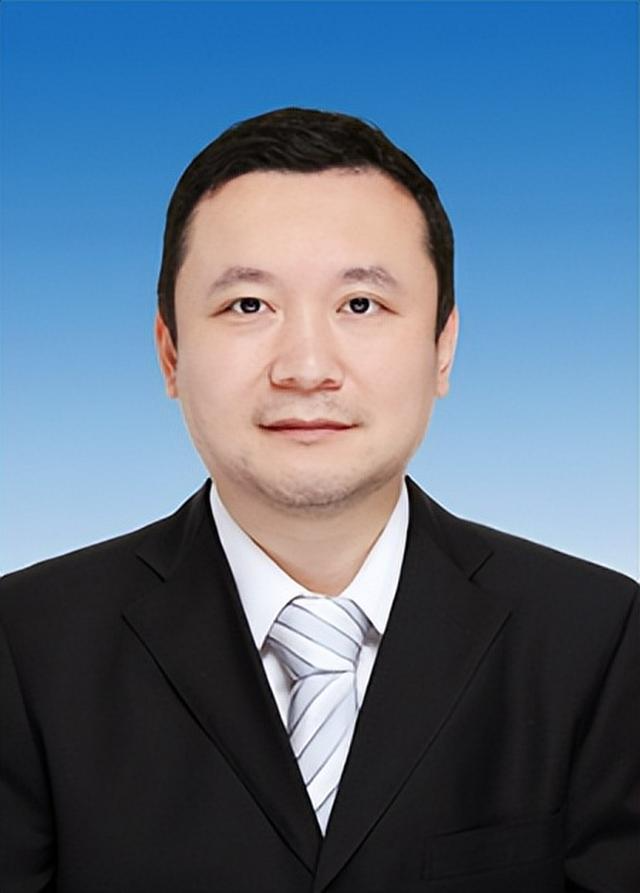北京大学“80后”副校长任羽中，主动投案