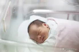 婴儿的生长发育图片