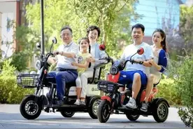 接娃电动小三轮车需要上牌吗？涉及上牌、驾照、保险，一次说清楚图片