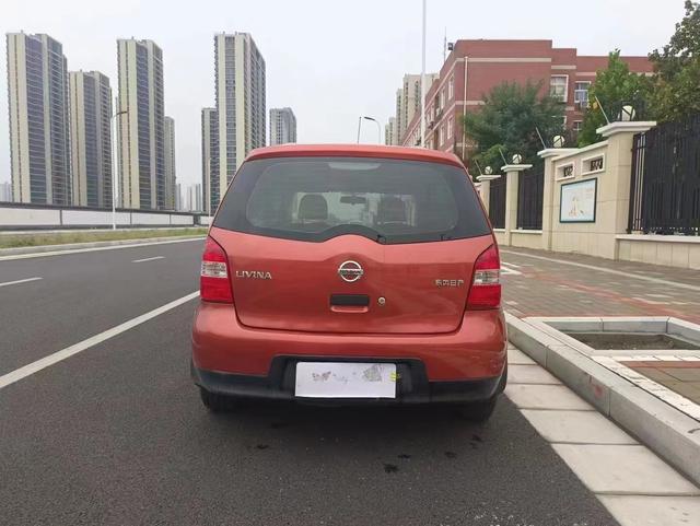 骊威多少钱一公里油耗(骊威多少钱一公里油耗高)