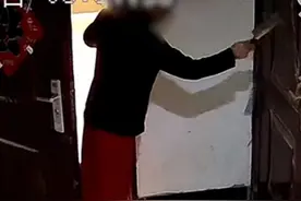 男子半夜提菜刀敲邻居门！女邻居吓坏：警察建议我搬家图片