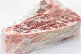 冰箱里的肉，冻多久就不能吃了？吃了有啥影响？一张表总结清楚了图片