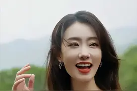 从无人问津到一炮而红, “升官”的张小斐, 给娱乐圈女星们上了一课图片