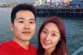 男篮前国手晒一家三口同框照，娶女篮第一美女，夫妻都是联赛冠军图片