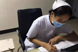 女护士处理男患者隐私部位，尴尬吗？年轻护士说出经历，涨知识了图片
