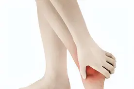 脚底板爱生茧子、走路疼怎么回事？医生：要当心这几种问题找上门图片