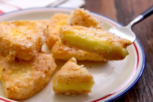 香浓美味的「酥皮起司」用煎的即可无需油炸!外酥内软请趁热享用