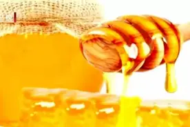 喝蜂蜜，你可能第一步就错了，避开这两大误区，更好被吸收图片