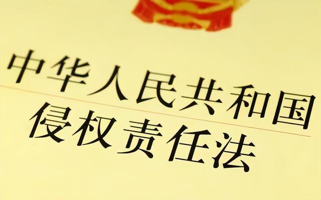 46岁富婆约两名健身教练陪睡，当晚激情过后死亡，警方：兴奋过度