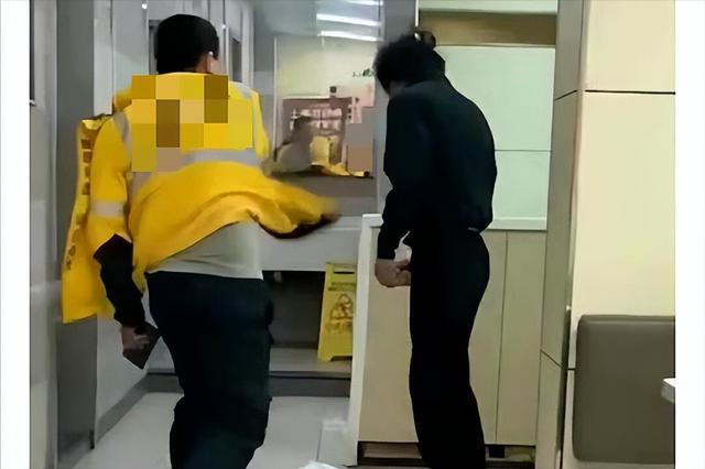 北京一女子遭歹徒劫色，全程不反抗，反而还主动帮男子带上安全套