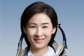 恭喜刘洋凯旋！10年两次“飞天”，荣誉背后是慈母严爱成就了中国首位女航天员图片