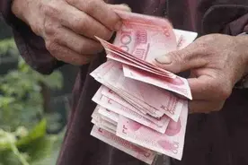 农村6种回收生意，比打工强多了！能挣不少钱，农民看看图片