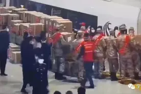那群帮忙搬运物资的“网红新兵”，开训啦图片