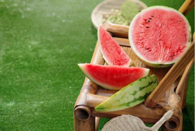 七月“苦夏”，大鱼大肉靠边站，这4杯茶“金不换”，消暑又养人