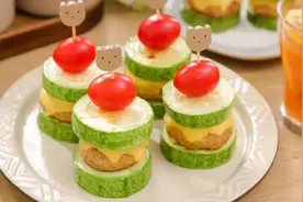 可爱的西葫芦小汉堡，做好发现很像圣诞树，提前拥有节日仪式感～图片