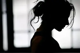 心理学家：四十岁左右的女人，越是拒绝这3件事，越讨人厌图片