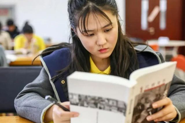 上海放宽毕业生落户要求，开启“抢人战”，网友却不是很认可