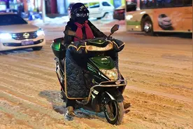 电动车“每天一充”和“用完再充”，哪个伤电池？今天告诉你图片