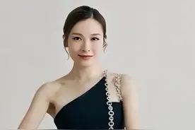 TVB知名女星疑低调离巢，和高层谈判破裂，近两年无剧可拍遭冷戴图片