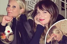 五十度灰女主要结婚了？摇滚男神拖家带口，前妻挑事，恋情却超甜图片