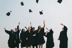 一般读博士需要几年图片