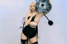 LISA滚石杂志6月刊单人封面，又飒又时尚！BLACKPINK要回归了？图片