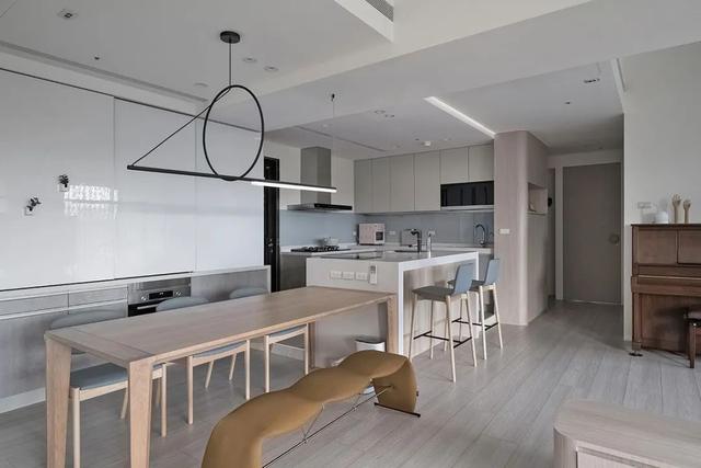 哇喔，反传统设计！屋内漂浮一座座猫屿，成为笑声满满的亲子猫宅