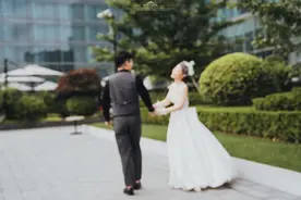 嫁一个大10几岁的男人，结果怎样？3个女人的回答挺一致图片