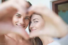 超甜的5对情侣恋爱的小故事，甜化你的心图片