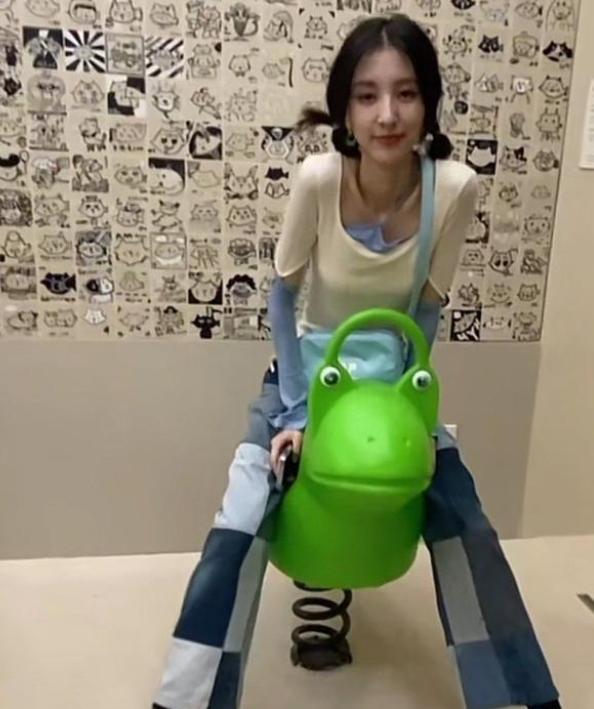 华晨宇被扒早在官宣有女儿前，就已跟王悦伊相恋，盘点秀恩爱细节