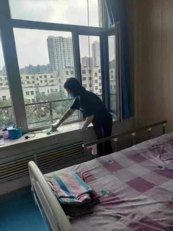 谁言寸草心 报得三春晖