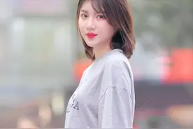 灰色上衣配黑色裤子好看吗?图片