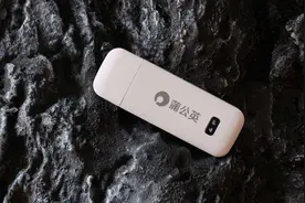 U盘大小随身WiFi，300GB不限速，蒲公英随身路由X4U体验图片