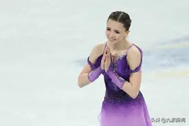 俄罗斯15岁花滑美少女助队夺金 网友：她像八音盒里的旋转娃娃图片
