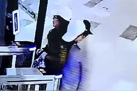 女子健身房“蹭澡”露馅，老板无奈已改造吧台；律师：消费逃单违法，可明码标价单独收费图片
