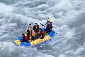 笑不活了！贵州通天河漂流堪比真人西天取经，网友的评论笑死我了图片