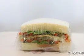 “夺命保鲜膜”开始出现，有毒物质会杀精致癌，小心害了家人健康图片