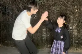 洪欣一双儿女学刘畊宏跳健身操，为何却引来网友热议伊能静？图片