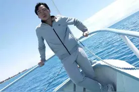 34岁河南小伙出国养鸡成副总：第一年睡鸡舍，曾占领当地一半市场，年售200万只鸡图片